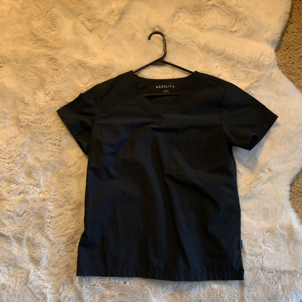 Medelita women’s classic scrub top! Black size small